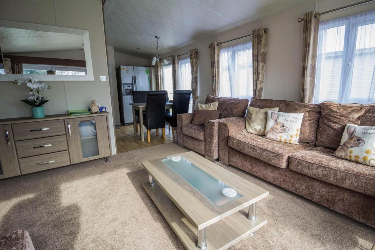Modern 6 Berth Caravan At Highfield Grange In Essex Ref 26609P Clacton-on-Sea Kültér fotó