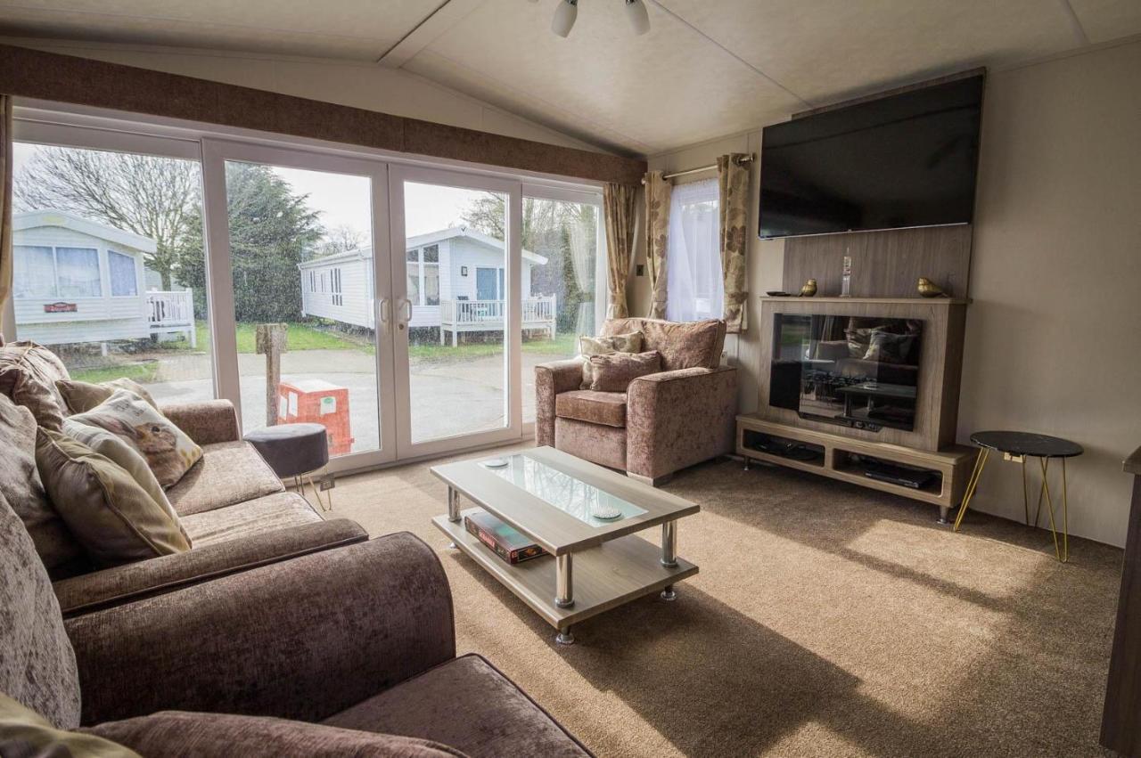 Modern 6 Berth Caravan At Highfield Grange In Essex Ref 26609P Clacton-on-Sea Kültér fotó